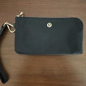 Lululemon wristlet in black